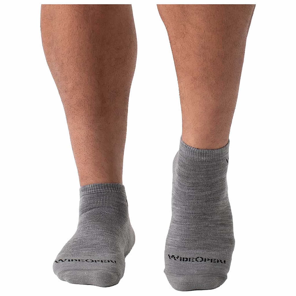 Men's Solid Midweight Cushion No Show Sock