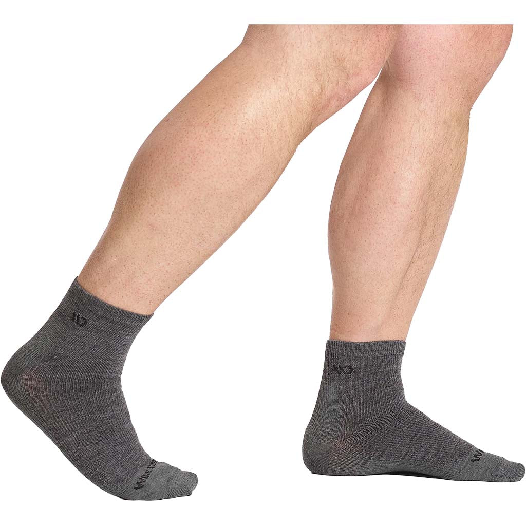 Men's Solid Lightweight Quarter Socks