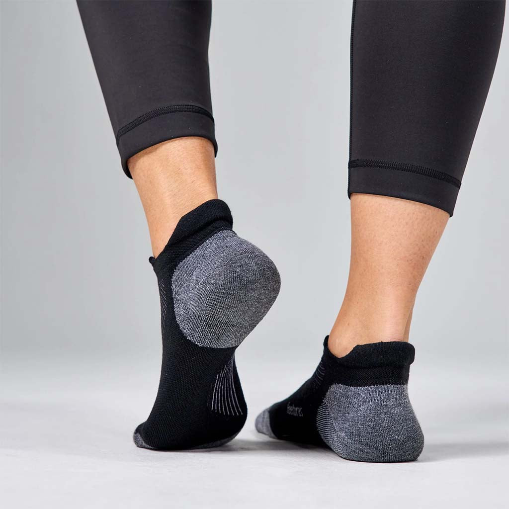 Elite Max Cushion No-Show Tab Socks