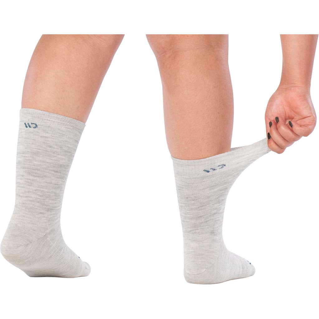 Women's Solid Basic Lightweight Crew Socks