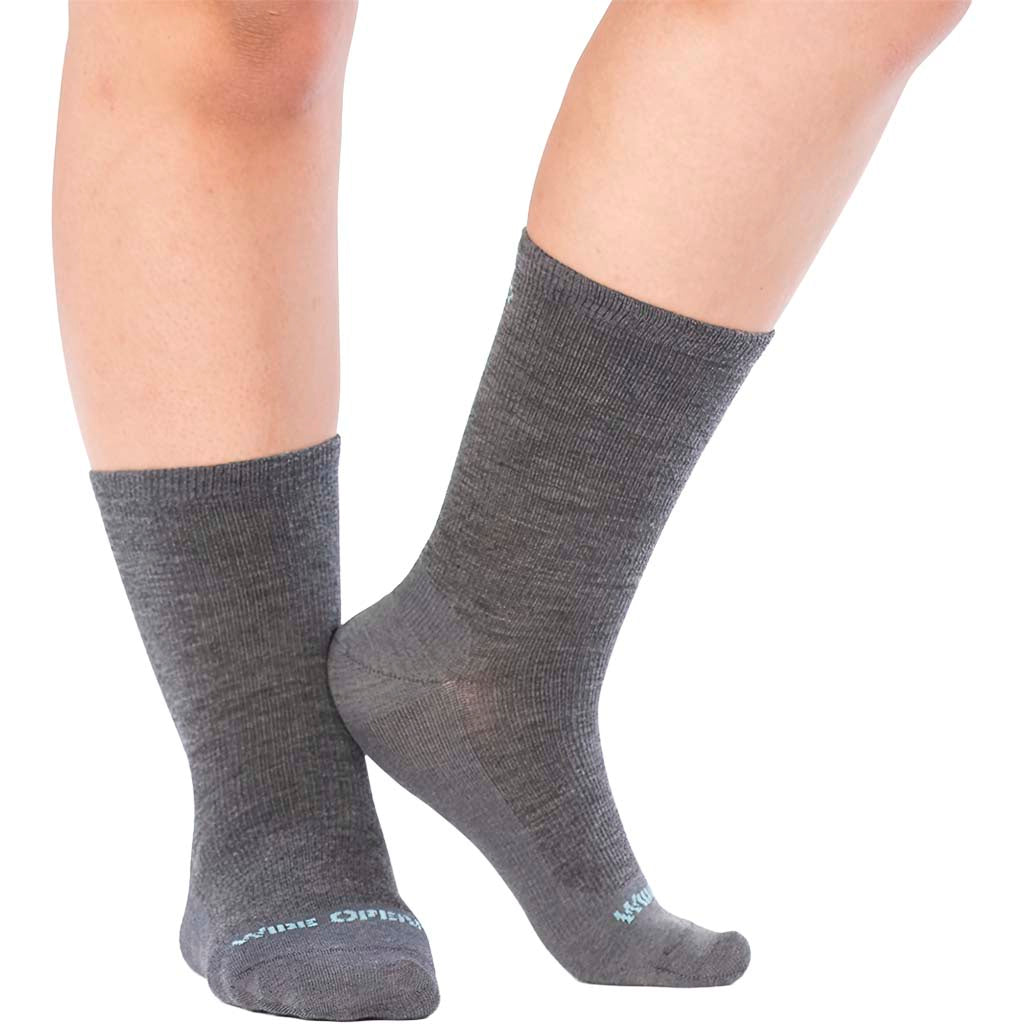 Women's Solid Basic Lightweight Crew Socks