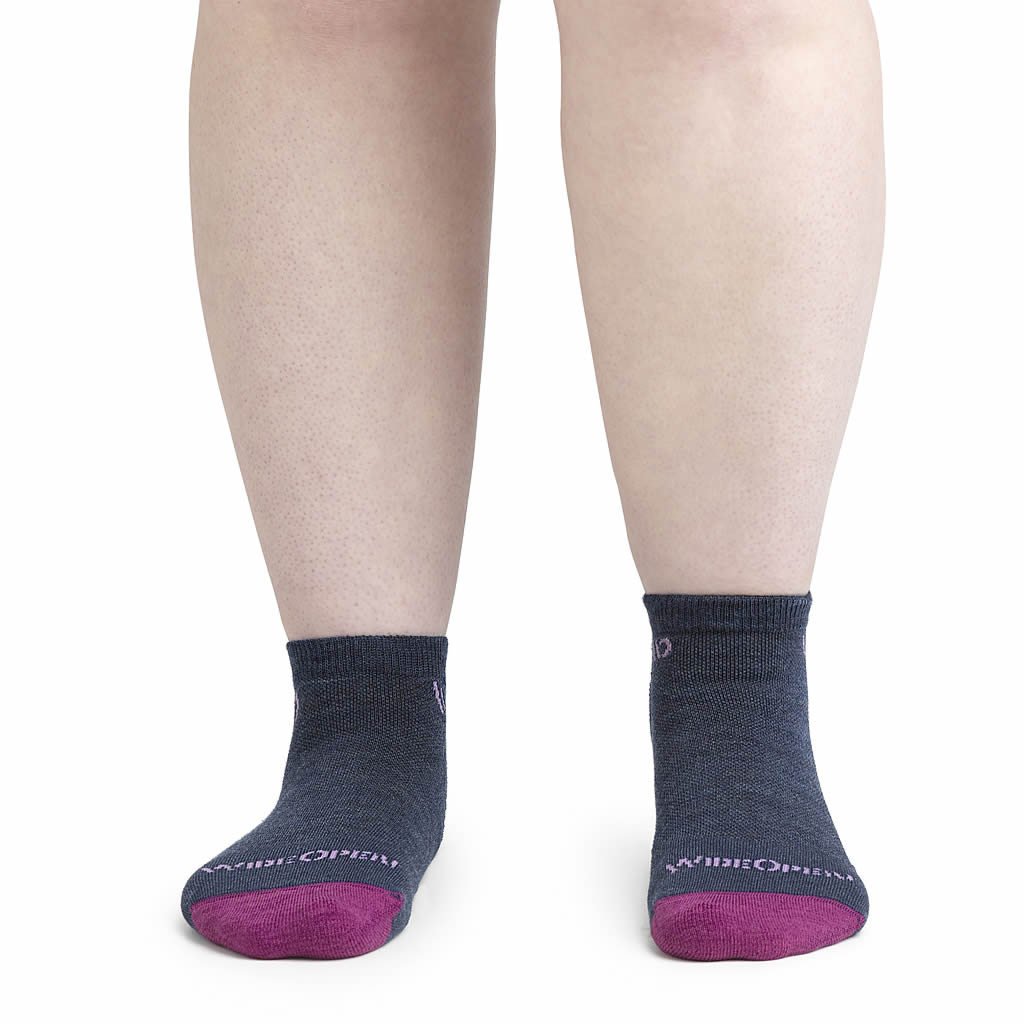 Women's Solid Midweight Cushion No Show Sock